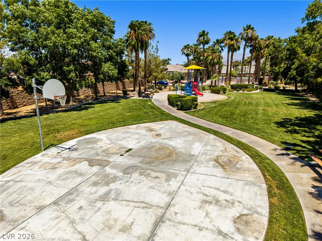 7220 Lake Farm, Las Vegas, NV 89131