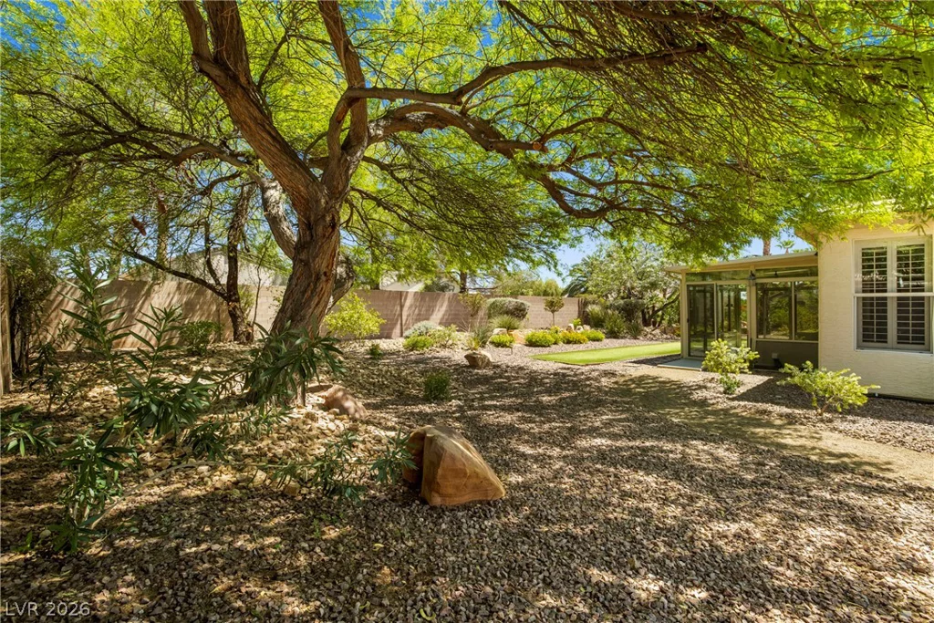 7220 Lake Farm, Las Vegas, NV 89131
