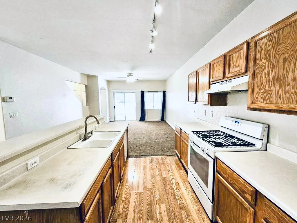 5953 Crumbling Ridge, Henderson, NV 89011