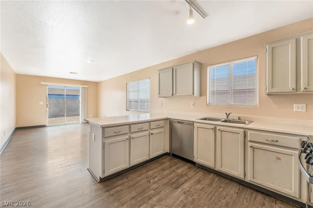 2306 Glastonbury Thorn, North Las Vegas, NV 89032