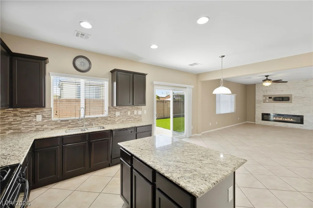 7734 Tree Lane Peak, Las Vegas, NV 89166