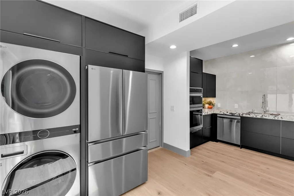 2861 Queens Courtyard, Las Vegas, NV 89109