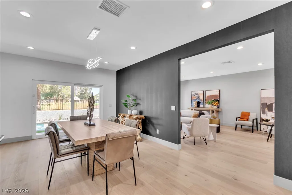2861 Queens Courtyard, Las Vegas, NV 89109