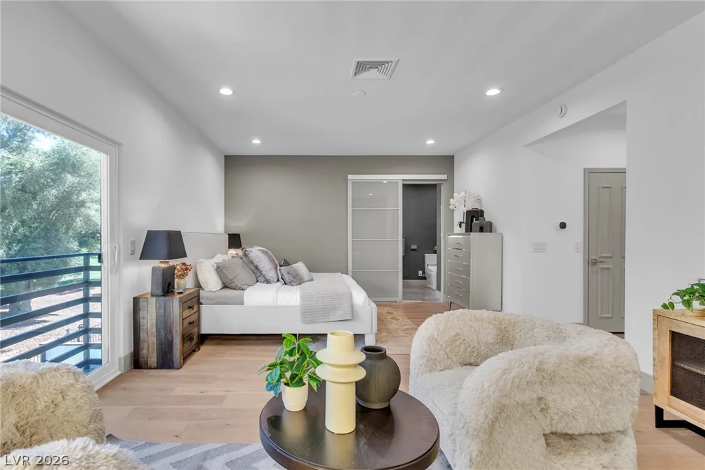 2861 Queens Courtyard, Las Vegas, NV 89109