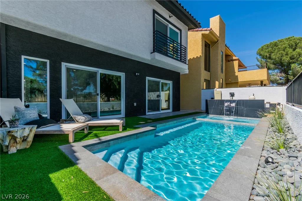 2861 Queens Courtyard, Las Vegas, NV 89109