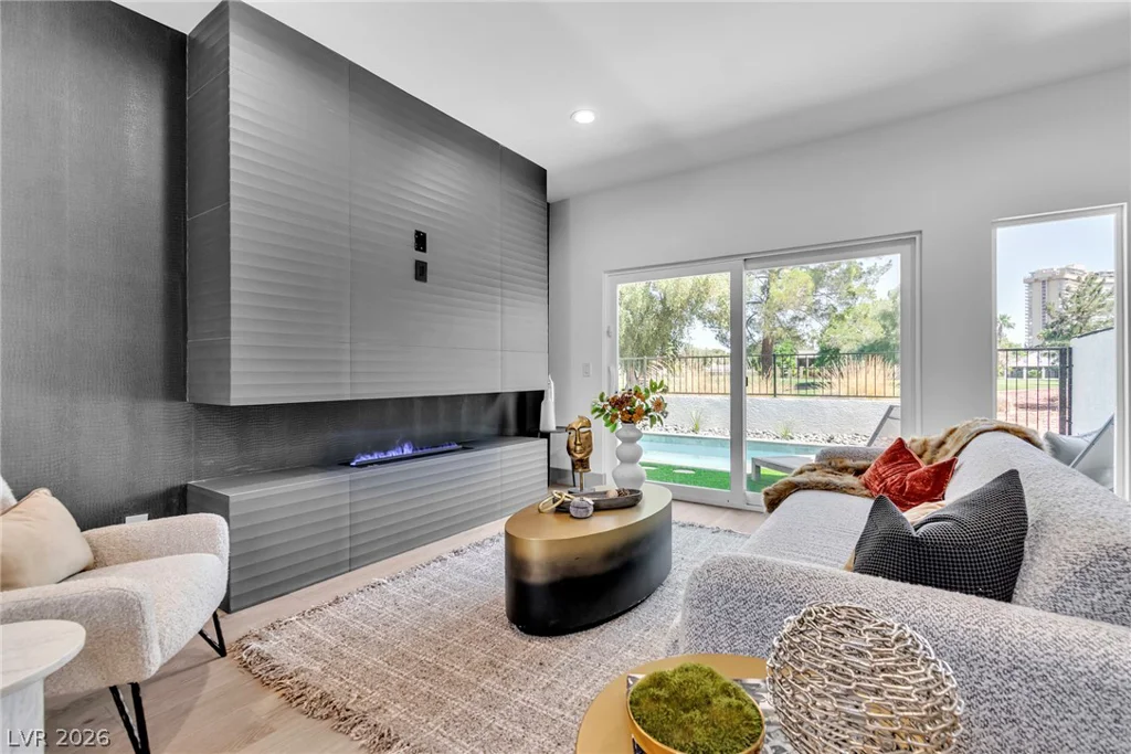 2861 Queens Courtyard, Las Vegas, NV 89109