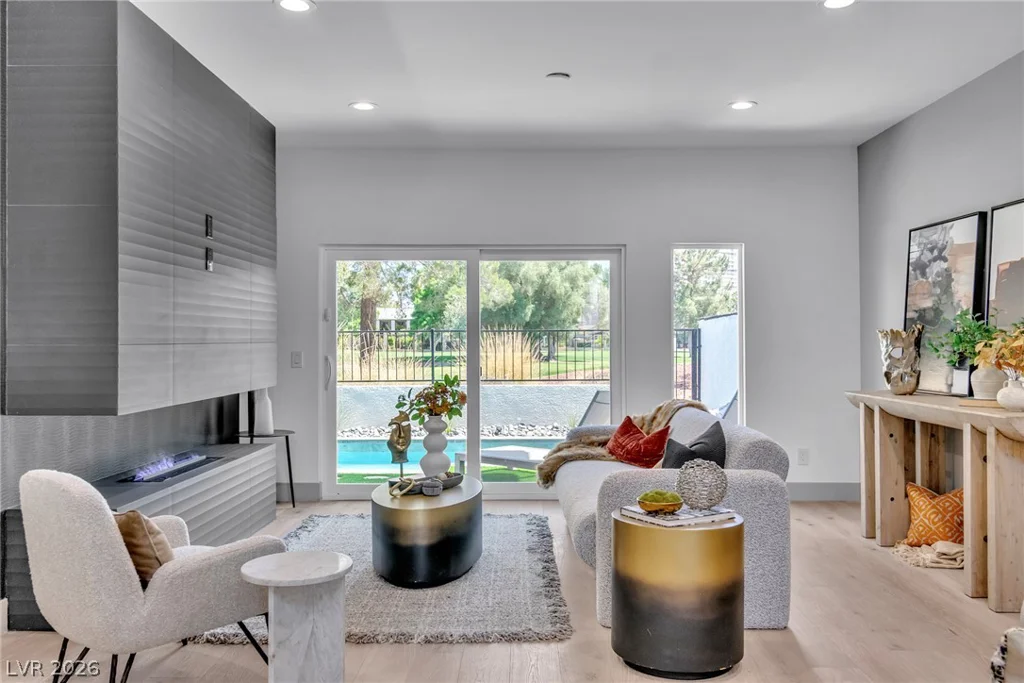 2861 Queens Courtyard, Las Vegas, NV 89109