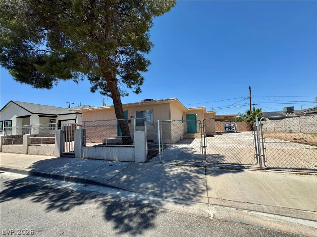 1815 Evelyn, Henderson, NV 89011