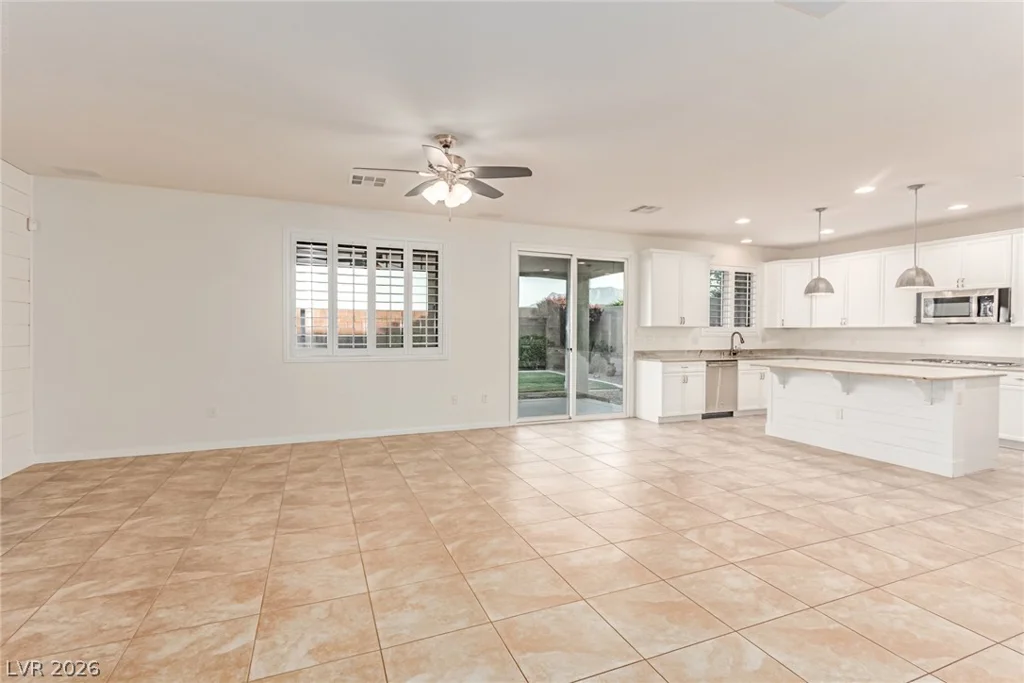 10407 Hemingway, Las Vegas, NV 89149