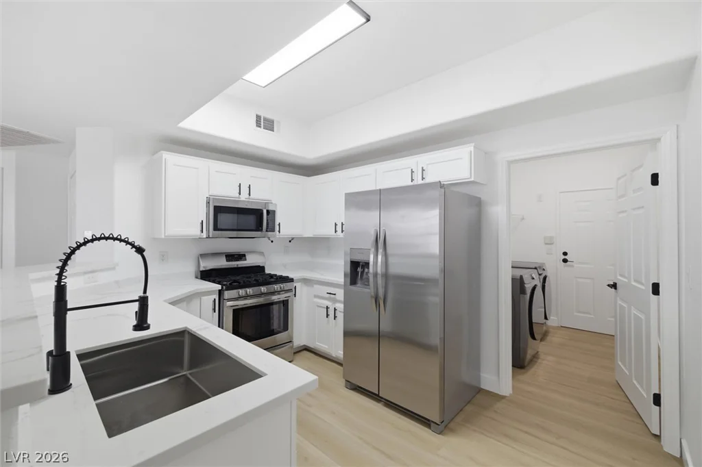 5855 Valley, North Las Vegas, NV 89031