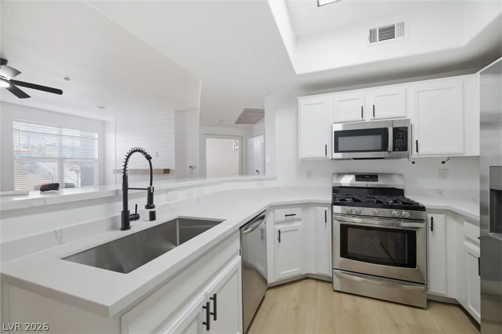 5855 Valley, North Las Vegas, NV 89031