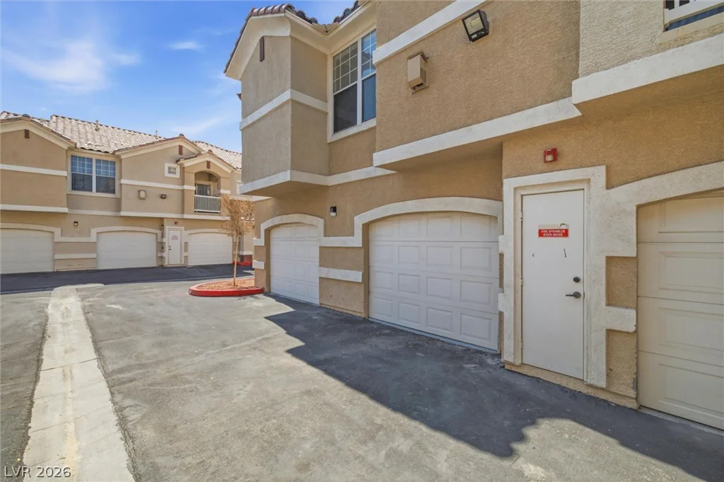 5855 Valley, North Las Vegas, NV 89031
