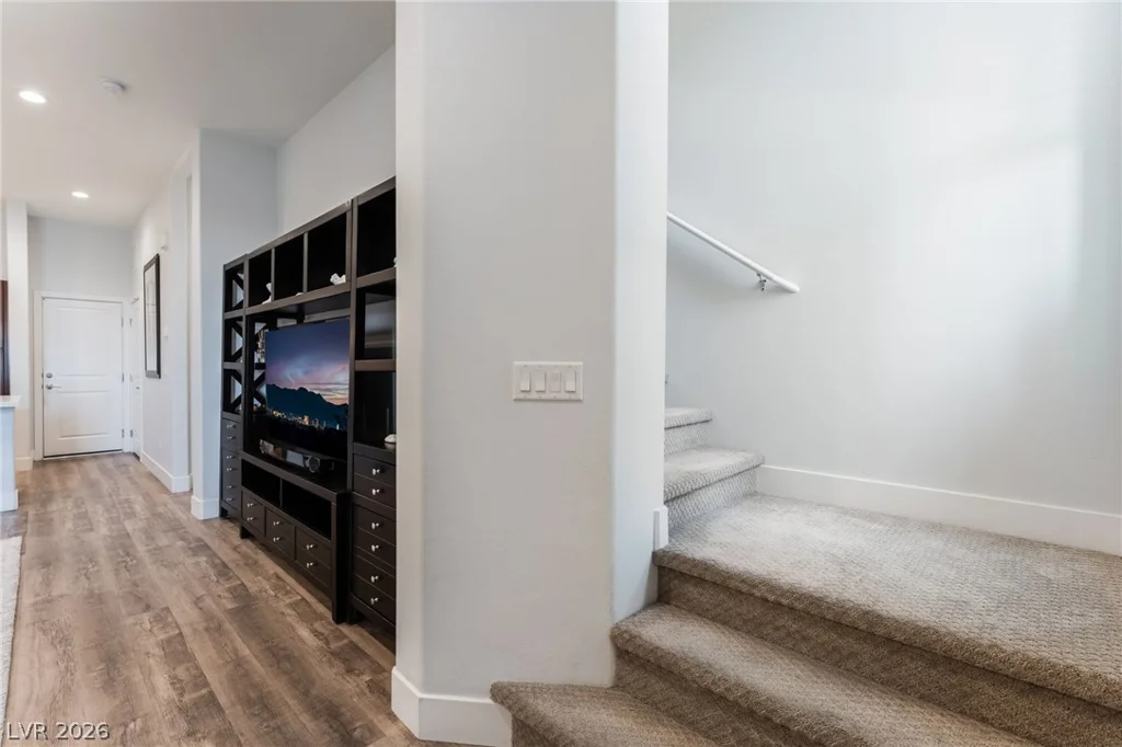 6432 Spring Jog, Las Vegas, NV 89166