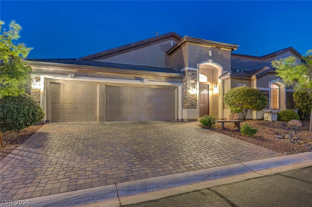 10093 Golden Bluff, Las Vegas, NV 89148