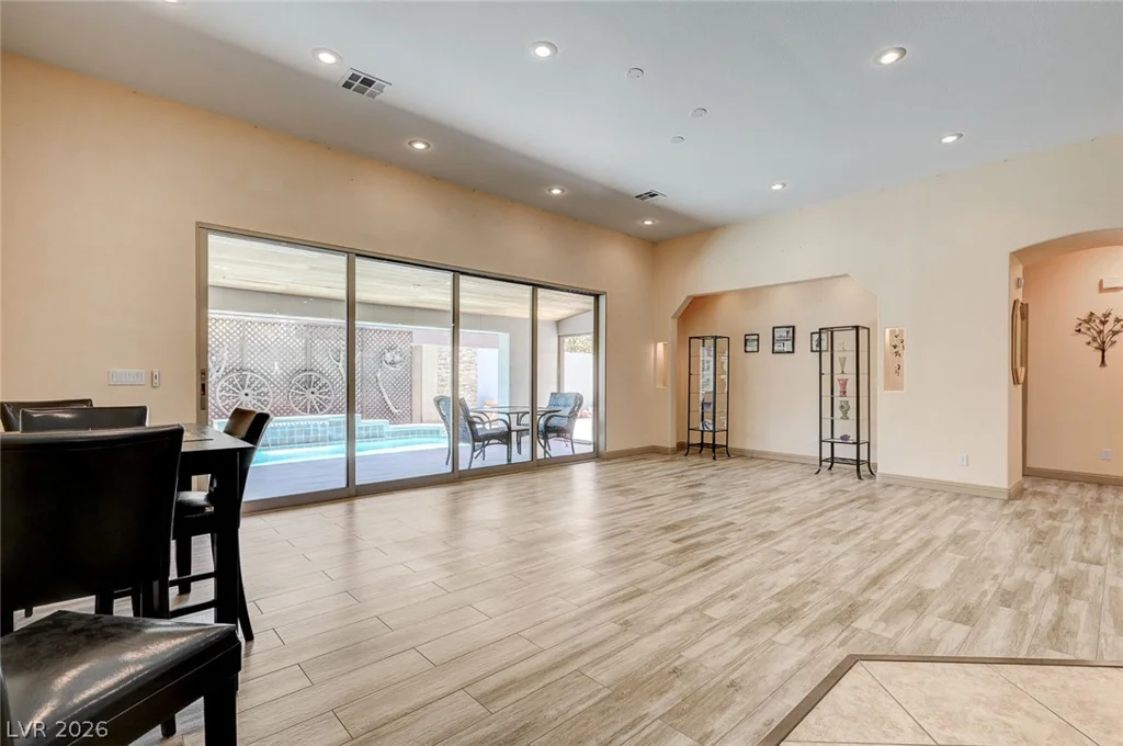 10093 Golden Bluff, Las Vegas, NV 89148