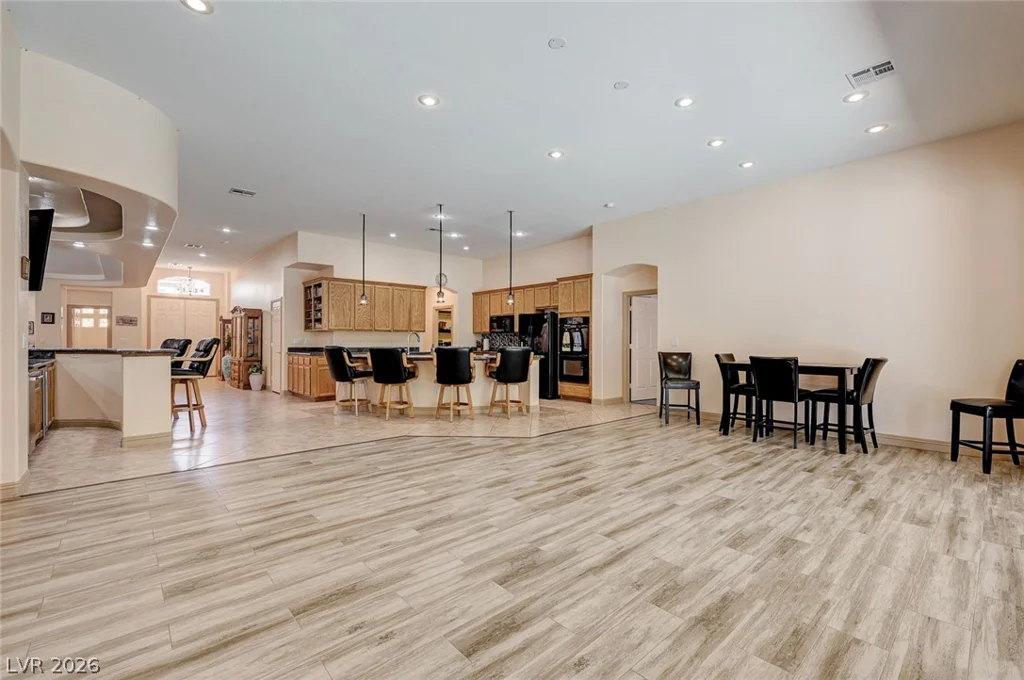 10093 Golden Bluff, Las Vegas, NV 89148
