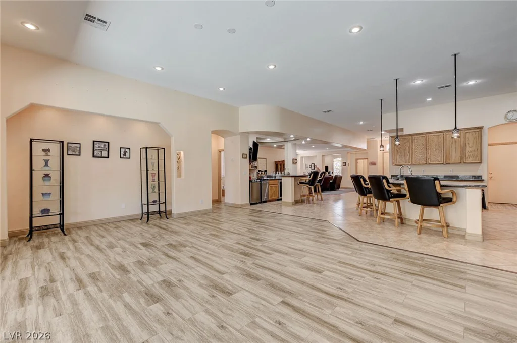 10093 Golden Bluff, Las Vegas, NV 89148