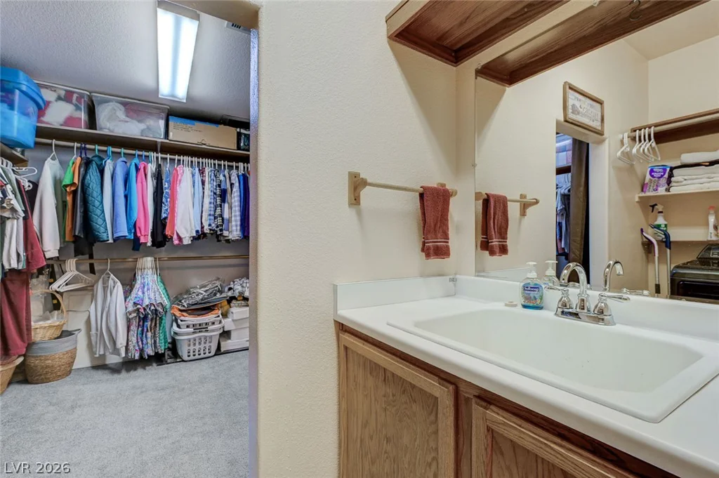 10093 Golden Bluff, Las Vegas, NV 89148