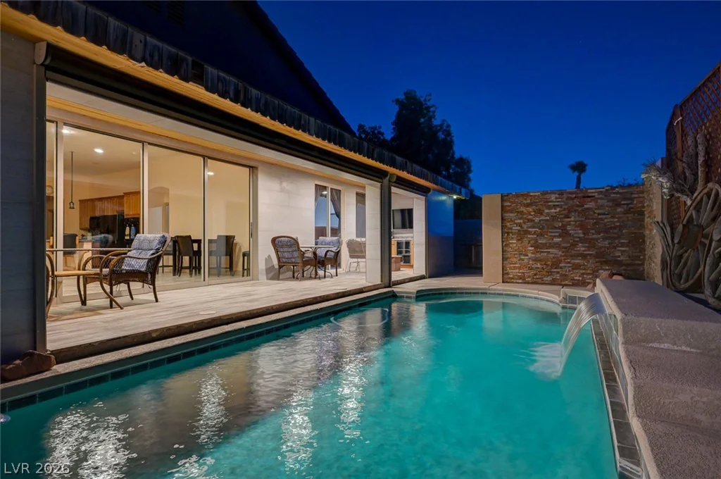 10093 Golden Bluff, Las Vegas, NV 89148