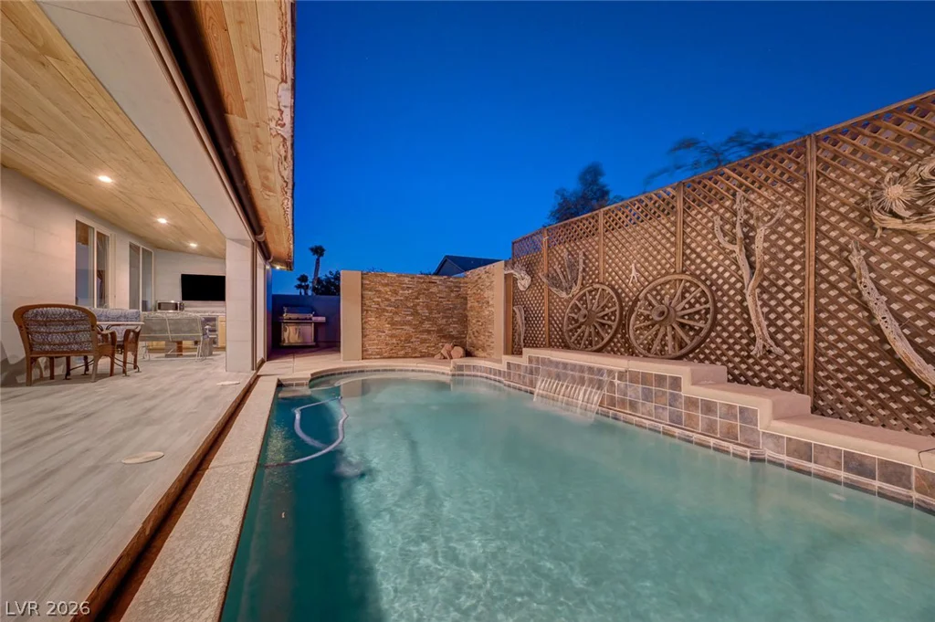 10093 Golden Bluff, Las Vegas, NV 89148