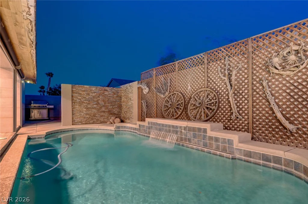 10093 Golden Bluff, Las Vegas, NV 89148