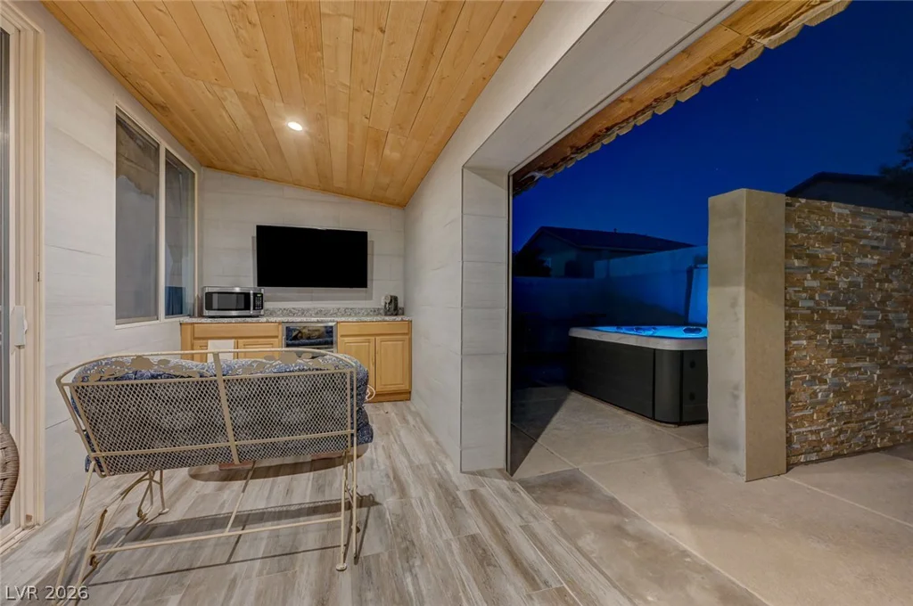 10093 Golden Bluff, Las Vegas, NV 89148