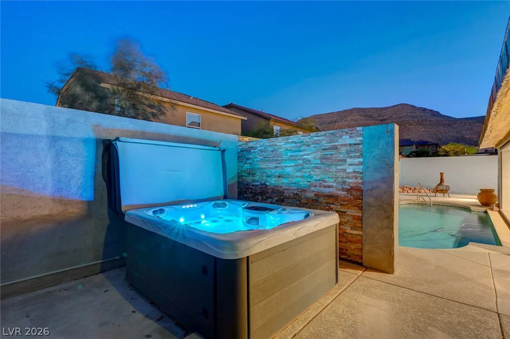 10093 Golden Bluff, Las Vegas, NV 89148