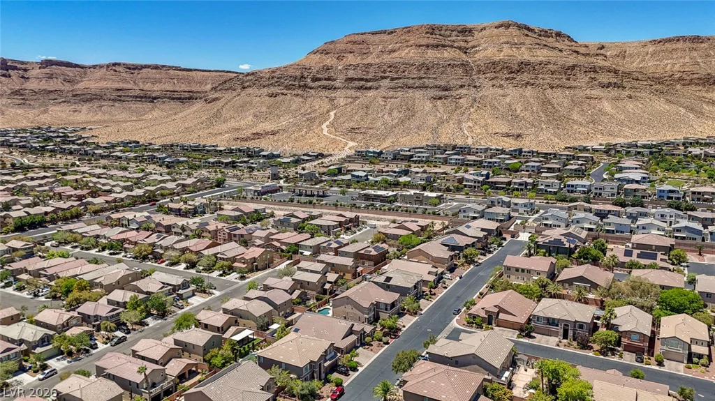 10093 Golden Bluff, Las Vegas, NV 89148