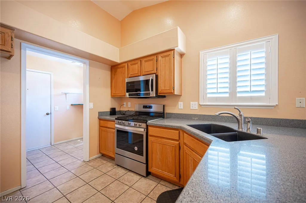 4353 Valley Regents, North Las Vegas, NV 89032