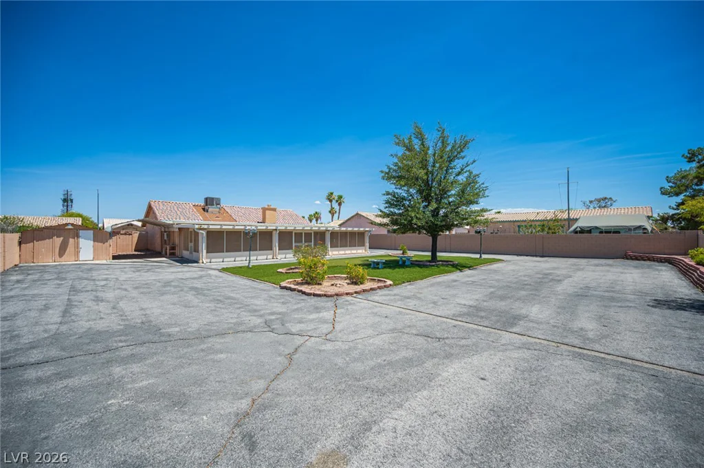 4353 Valley Regents, North Las Vegas, NV 89032