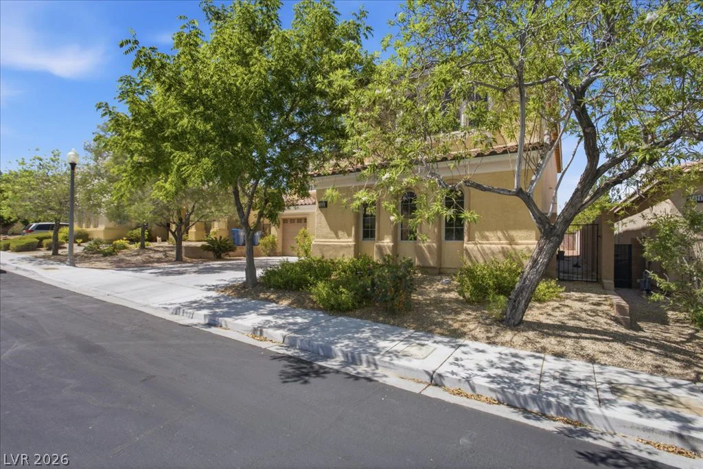 9336 White Waterfall, Las Vegas, NV 89149