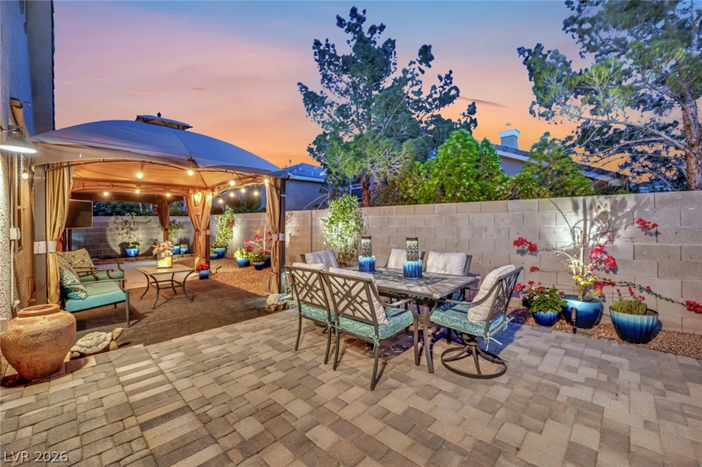 908 Corsica, Las Vegas, NV 89144
