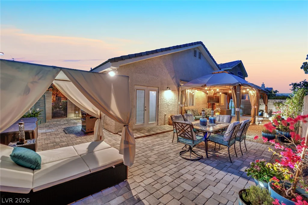 908 Corsica, Las Vegas, NV 89144