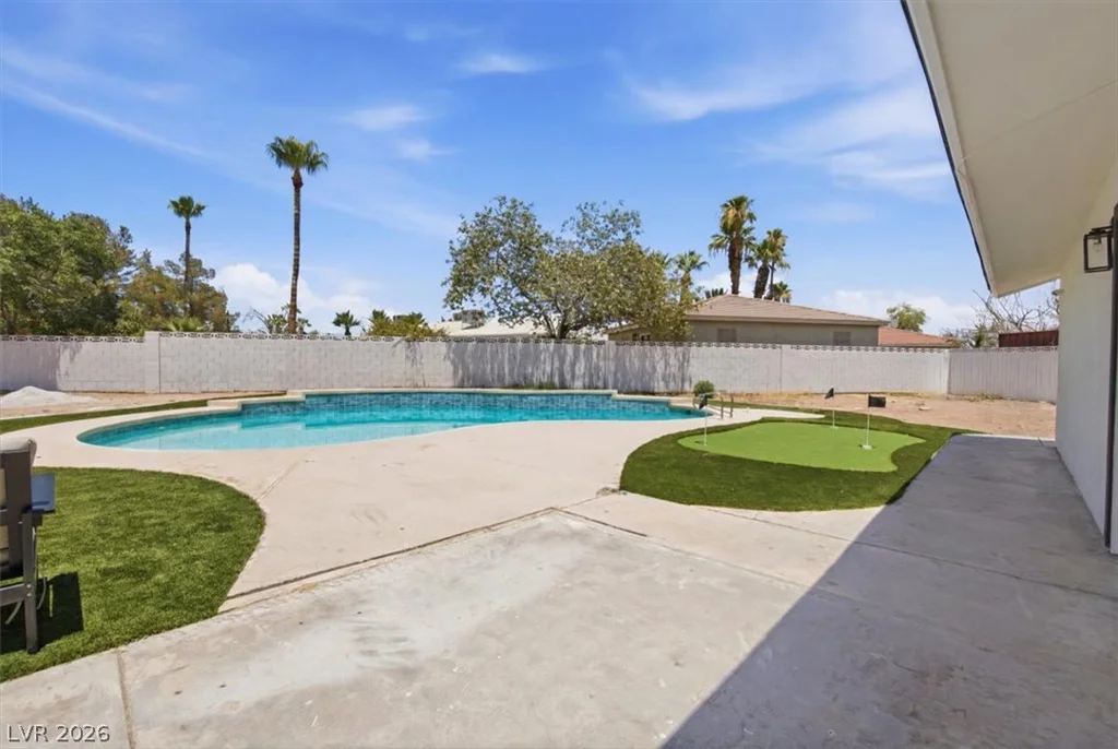 3660 Robindale, Las Vegas, NV 89139