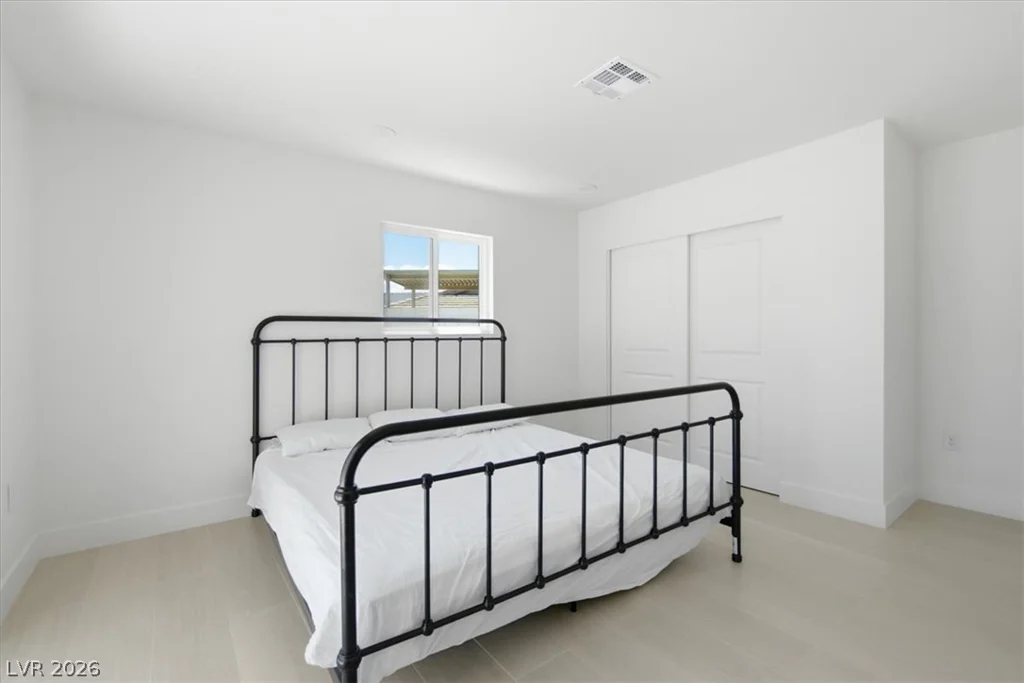 3660 Robindale, Las Vegas, NV 89139