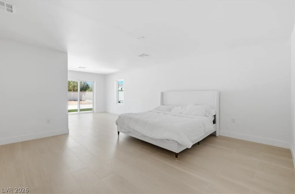 3660 Robindale, Las Vegas, NV 89139