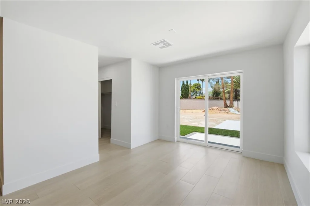 3660 Robindale, Las Vegas, NV 89139