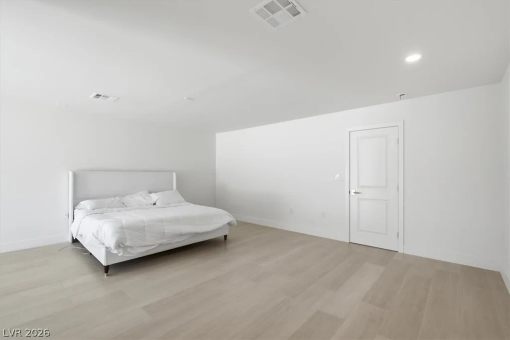 3660 Robindale, Las Vegas, NV 89139
