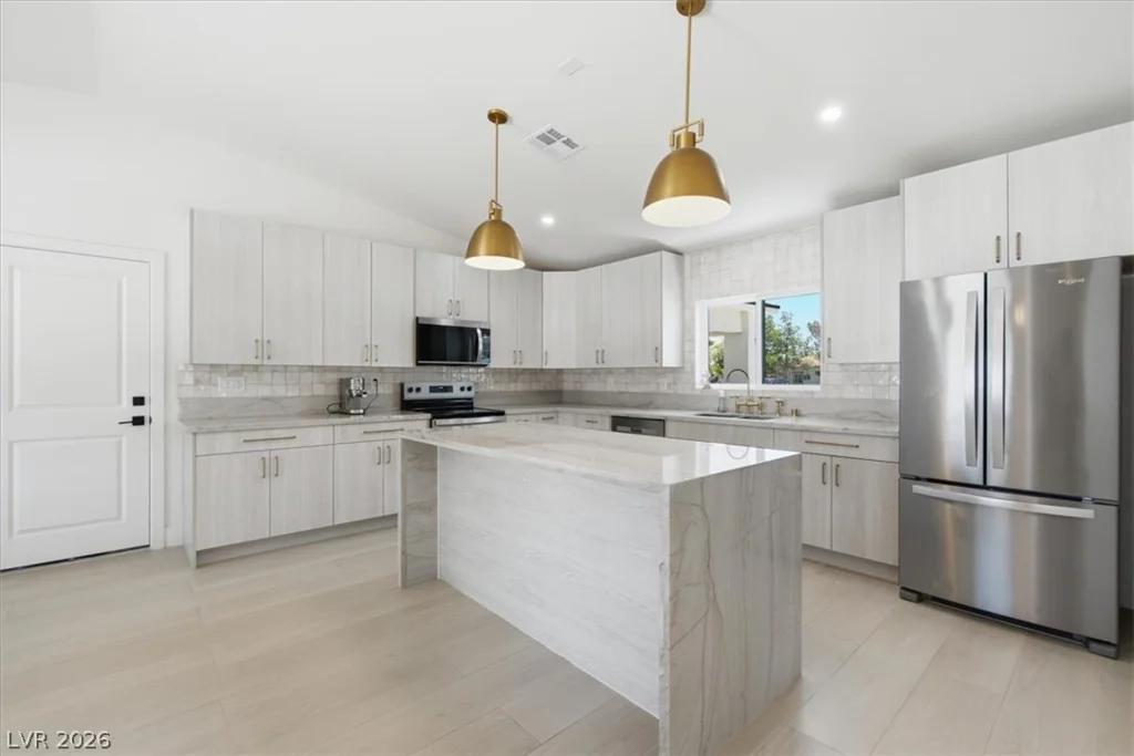 3660 Robindale, Las Vegas, NV 89139