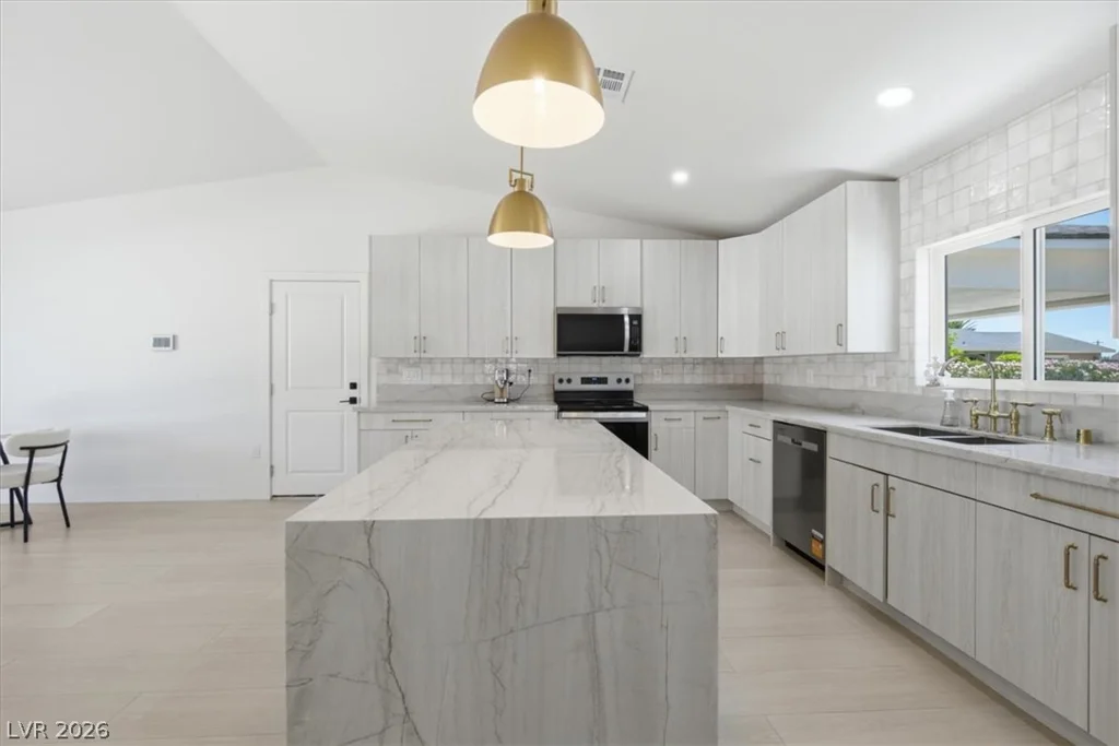 3660 Robindale, Las Vegas, NV 89139