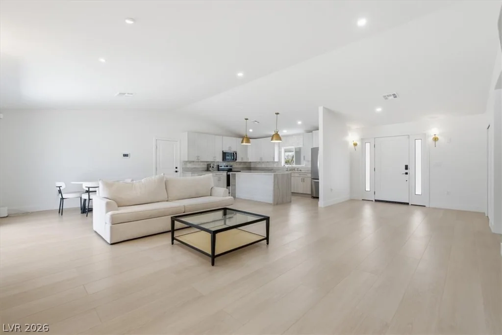 3660 Robindale, Las Vegas, NV 89139