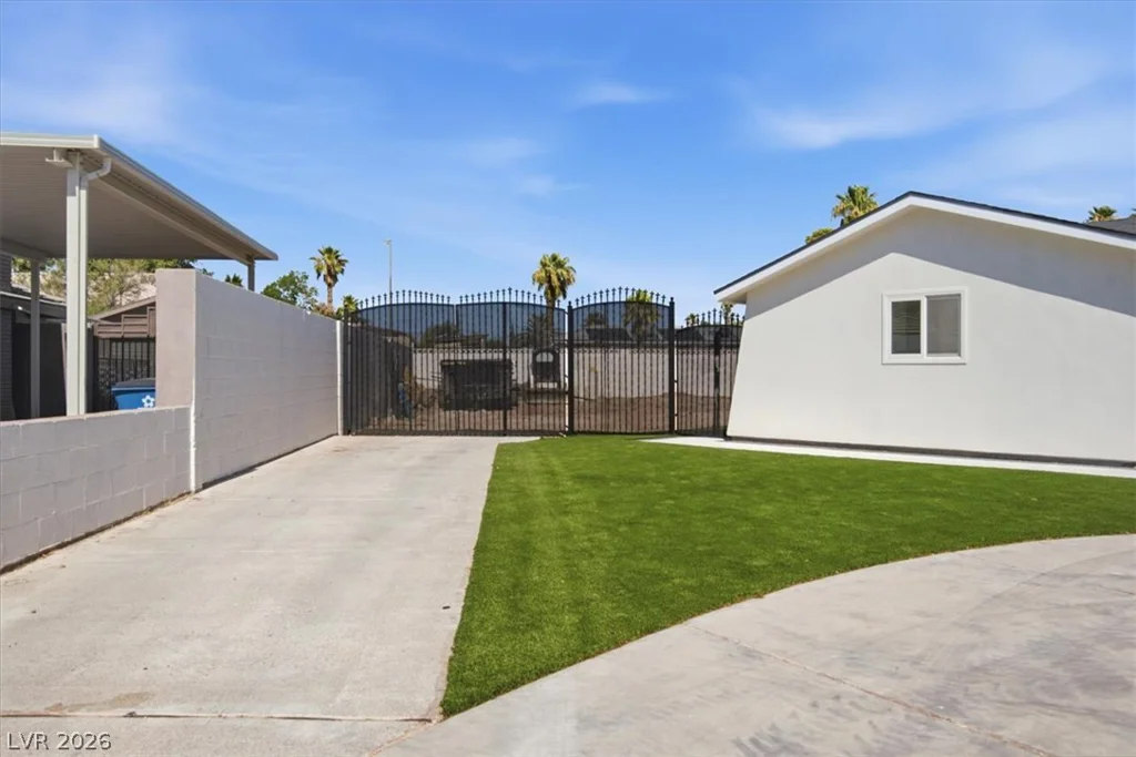 3660 Robindale, Las Vegas, NV 89139