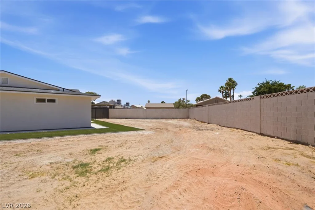 3660 Robindale, Las Vegas, NV 89139