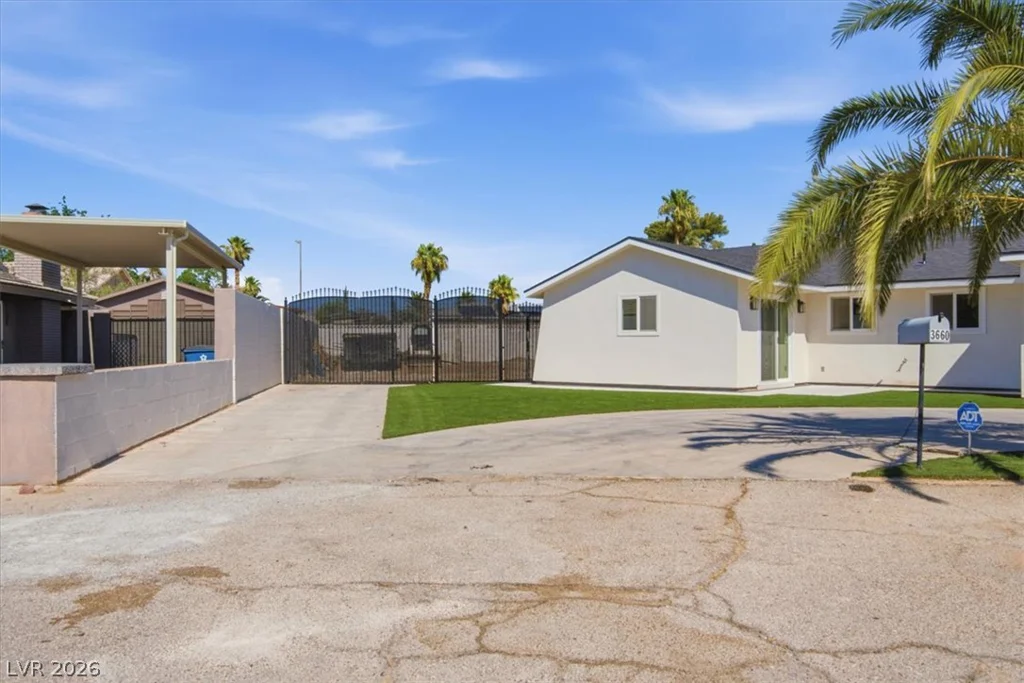 3660 Robindale, Las Vegas, NV 89139