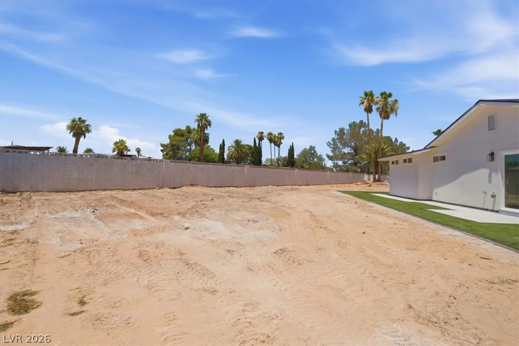 3660 Robindale, Las Vegas, NV 89139