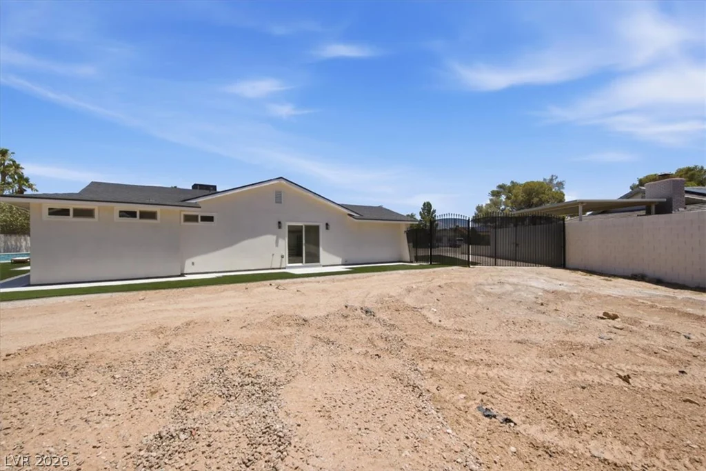 3660 Robindale, Las Vegas, NV 89139