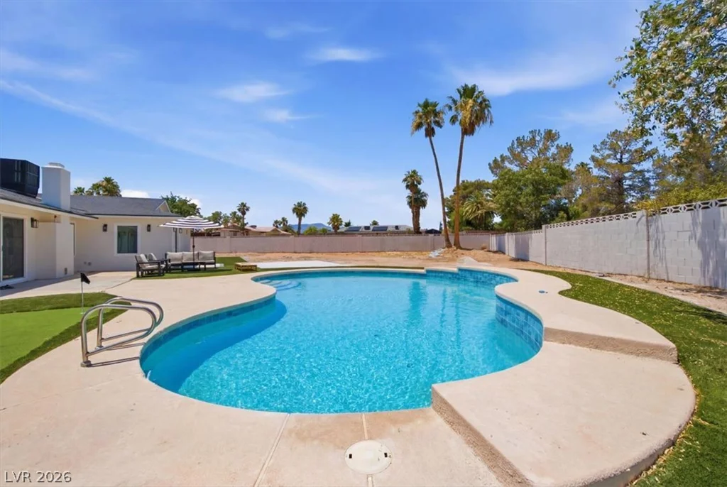 3660 Robindale, Las Vegas, NV 89139