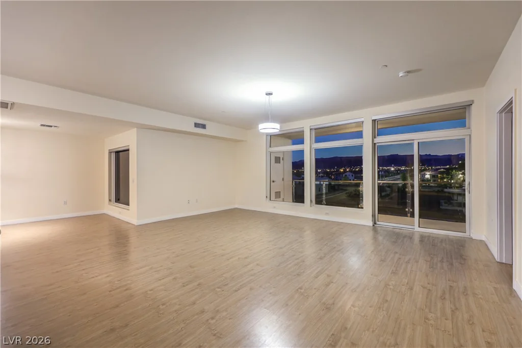 8925 Flamingo, Las Vegas, NV 89147