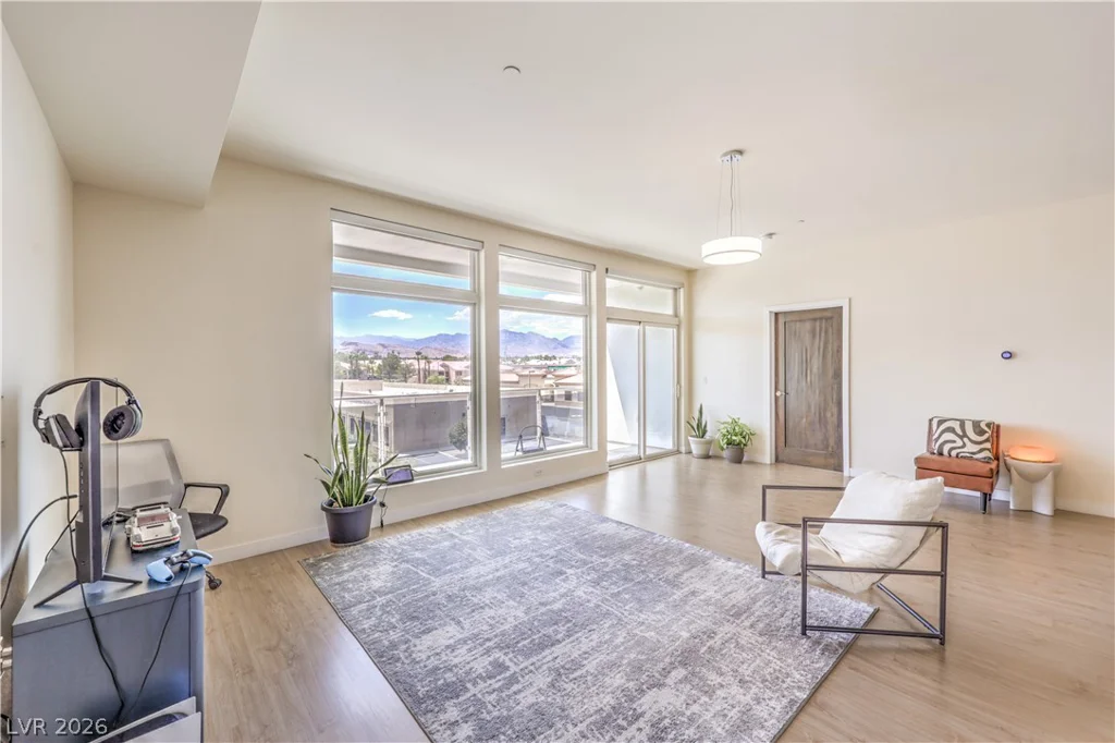 8925 Flamingo, Las Vegas, NV 89147