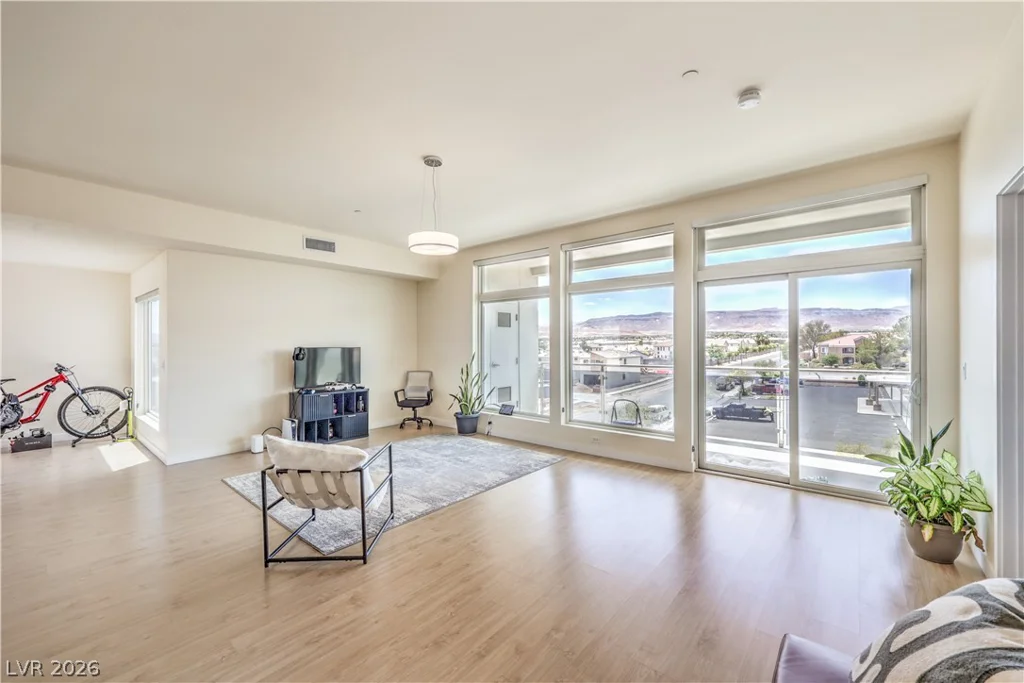8925 Flamingo, Las Vegas, NV 89147